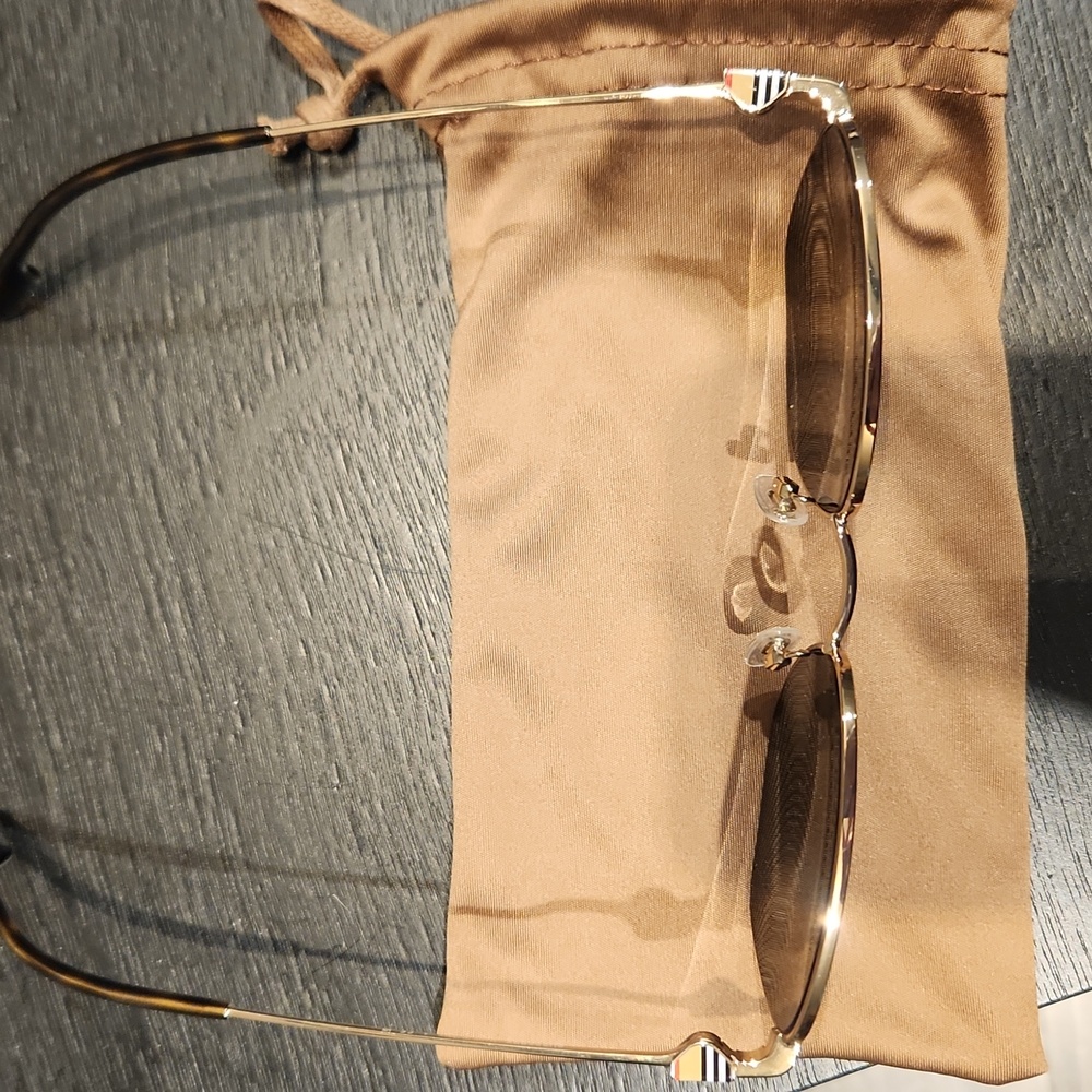 NWT Burberry Metal Man Stylish Gold Aviator Sunglasses w/case & Original Box - Picture 3 of 12